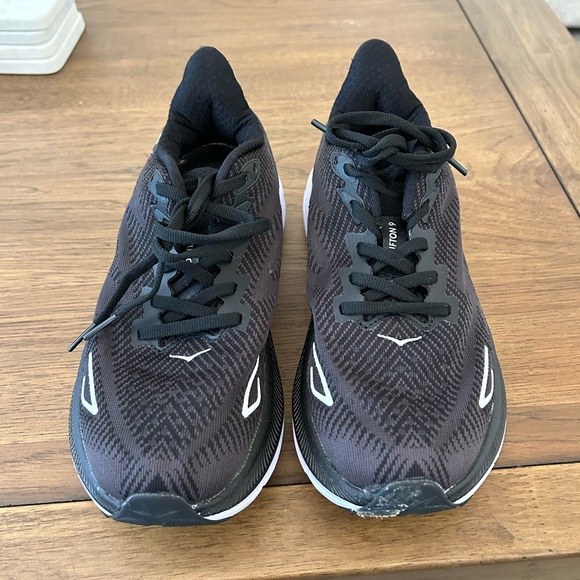 Hoka Black and White Clifton 9 Athletic Shoes - Picture 5 of 8